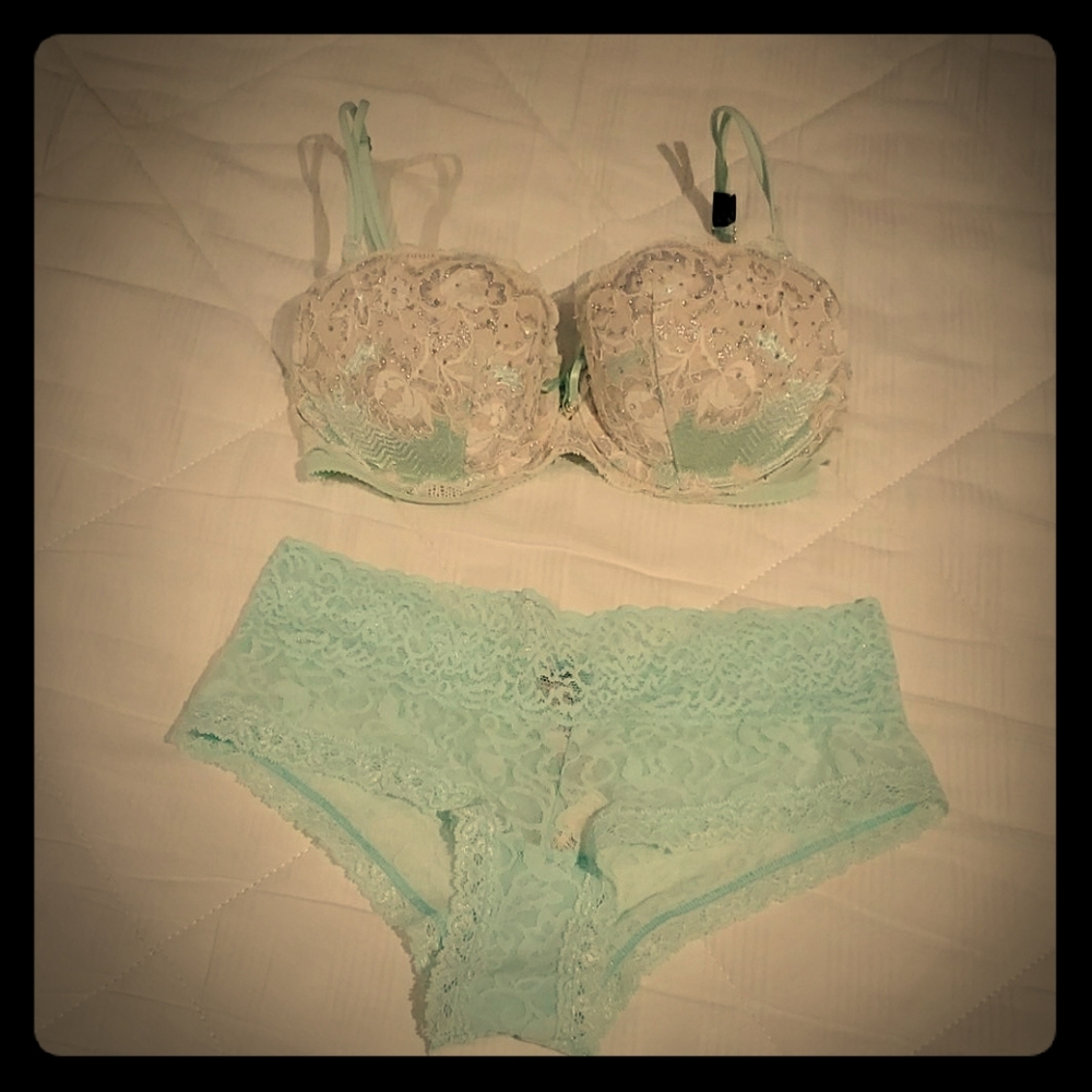 Lace Bra and Panty Set